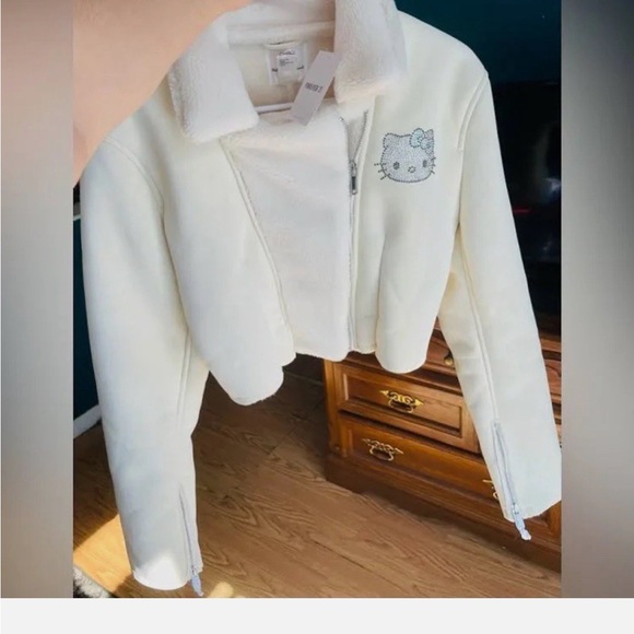 Forever 21 x Hello Kitty - XS Cream Cropped Jacket and Skirt Set with Shearling - Picture 6 of 6